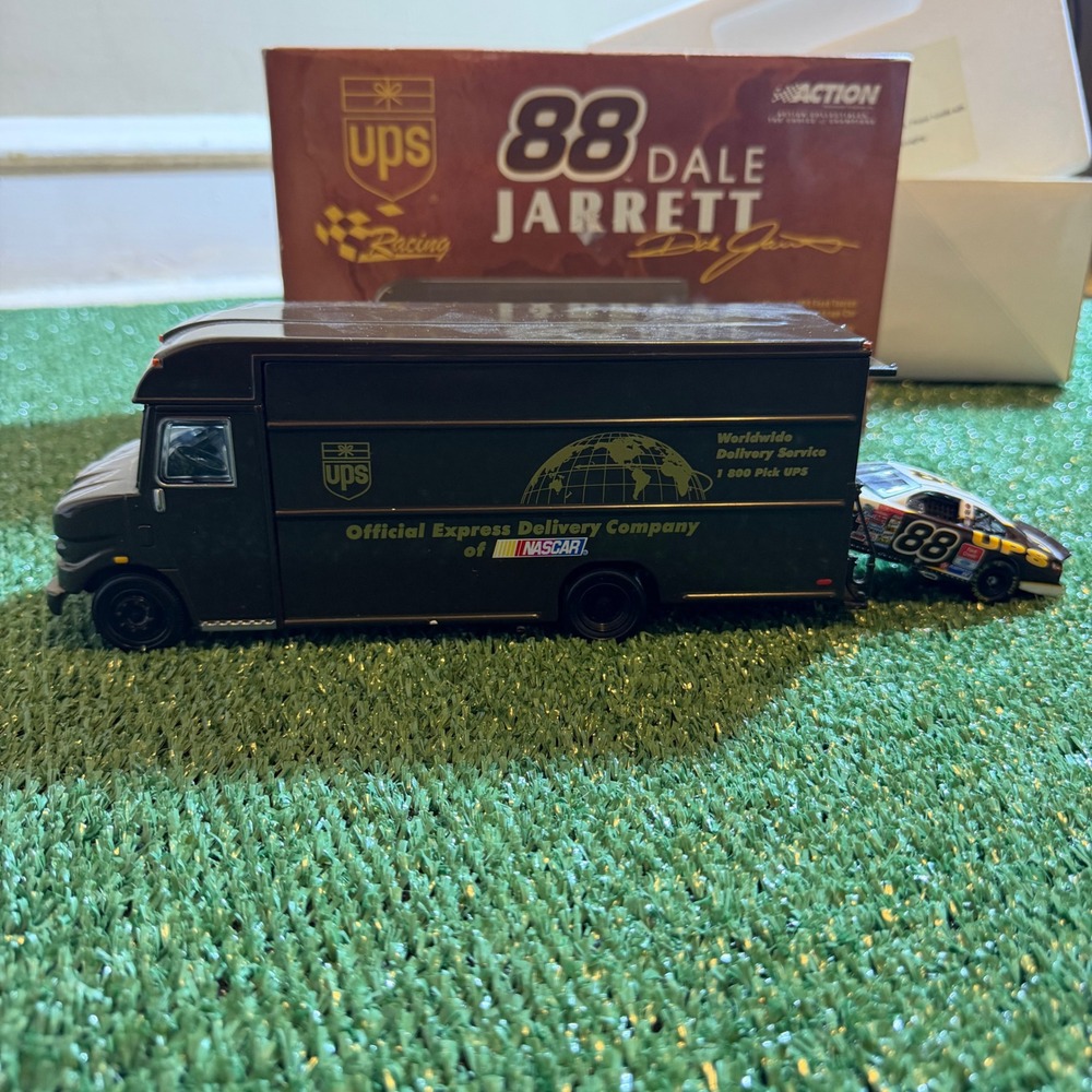 Action Dale Jarrett 88 UPS Racing 1:32 Package Car & 1:43 Ford Taurus Set